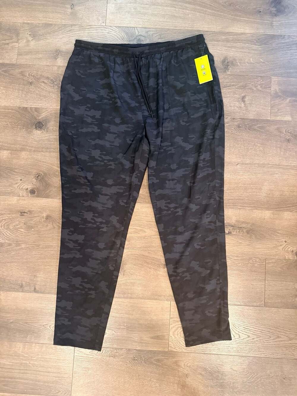 Vively Women’s Black Camo Performance Jogger Pants Size XL NEW